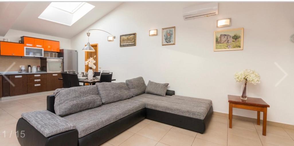 Villa Kuca Za Odmor à Sveti Filip i Jakov Extérieur photo