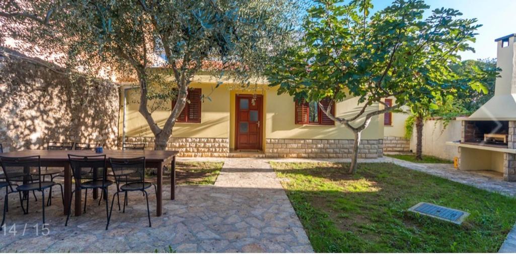Villa Kuca Za Odmor à Sveti Filip i Jakov Extérieur photo