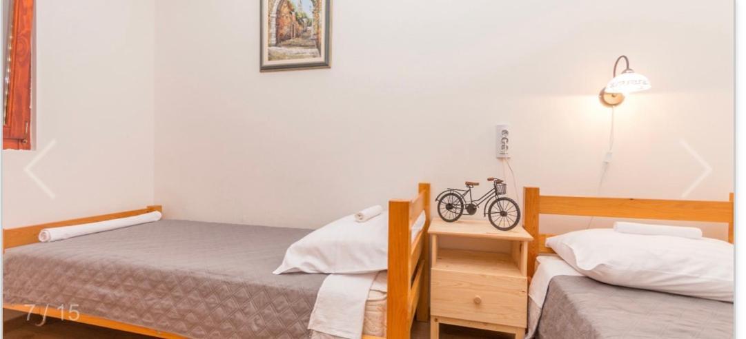 Villa Kuca Za Odmor à Sveti Filip i Jakov Extérieur photo