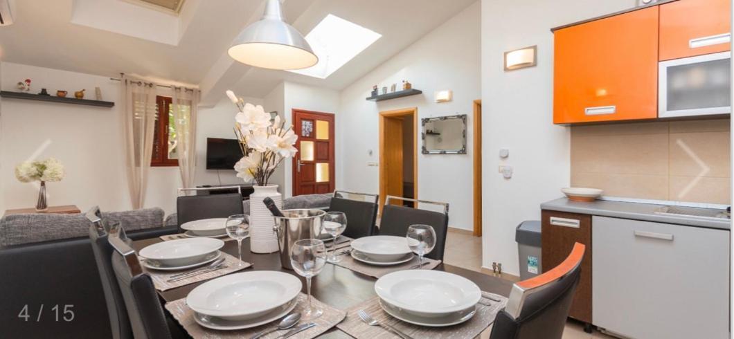 Villa Kuca Za Odmor à Sveti Filip i Jakov Extérieur photo