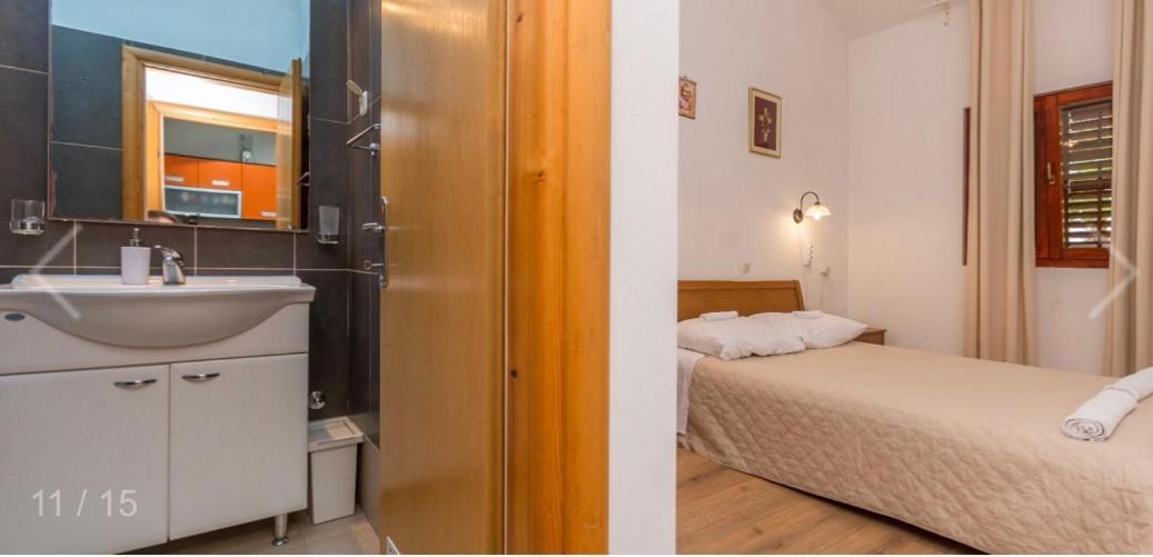 Villa Kuca Za Odmor à Sveti Filip i Jakov Extérieur photo